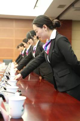 【內(nèi)訓(xùn)課件】物業(yè)一線員工服務(wù)意識(shí)及溝通技巧之?dāng)z影服務(wù)